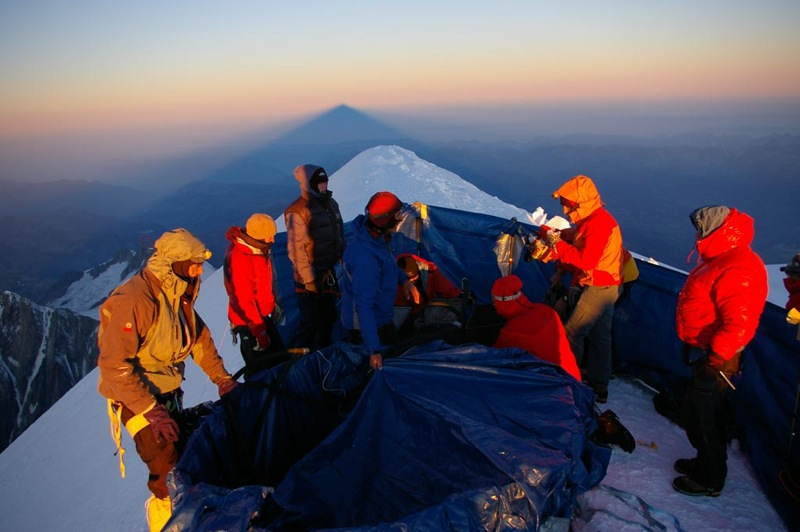 Illustration for article titled Mont Blanc Jacuzzi Party at 15,711 Feet Was Low on Oxygen, High on Booze